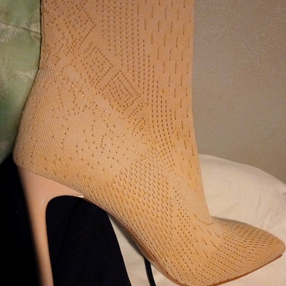 Chic Tan Knit Stiletto Boots